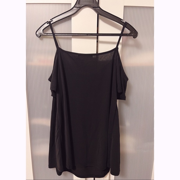 NWOT Black off the shoulder top tee - Picture 5 of 7